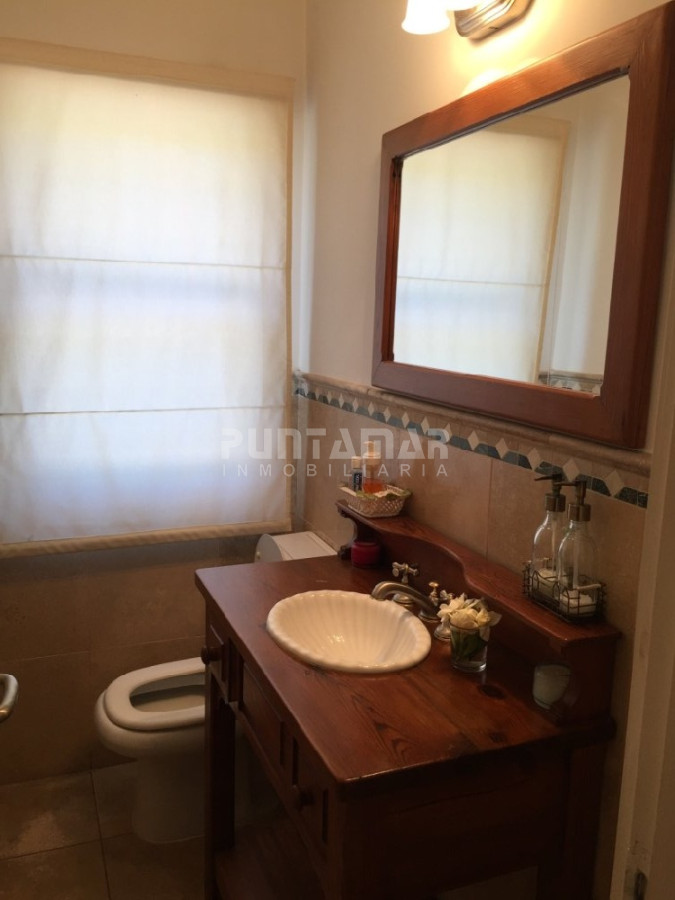 Casa ID.210352 - VENTA DE CASA EN PLAYA MANSA 5 DORMITORIOS