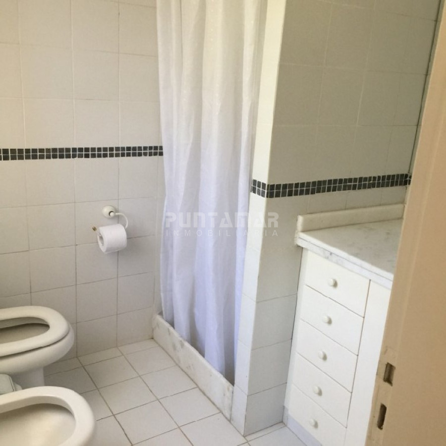 Casa ID.210352 - VENTA DE CASA EN PLAYA MANSA 5 DORMITORIOS