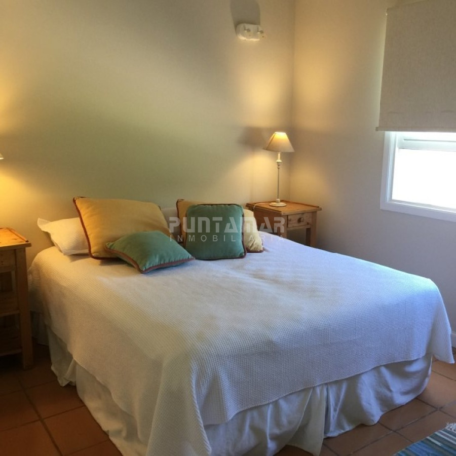Casa ID.210352 - VENTA DE CASA EN PLAYA MANSA 5 DORMITORIOS