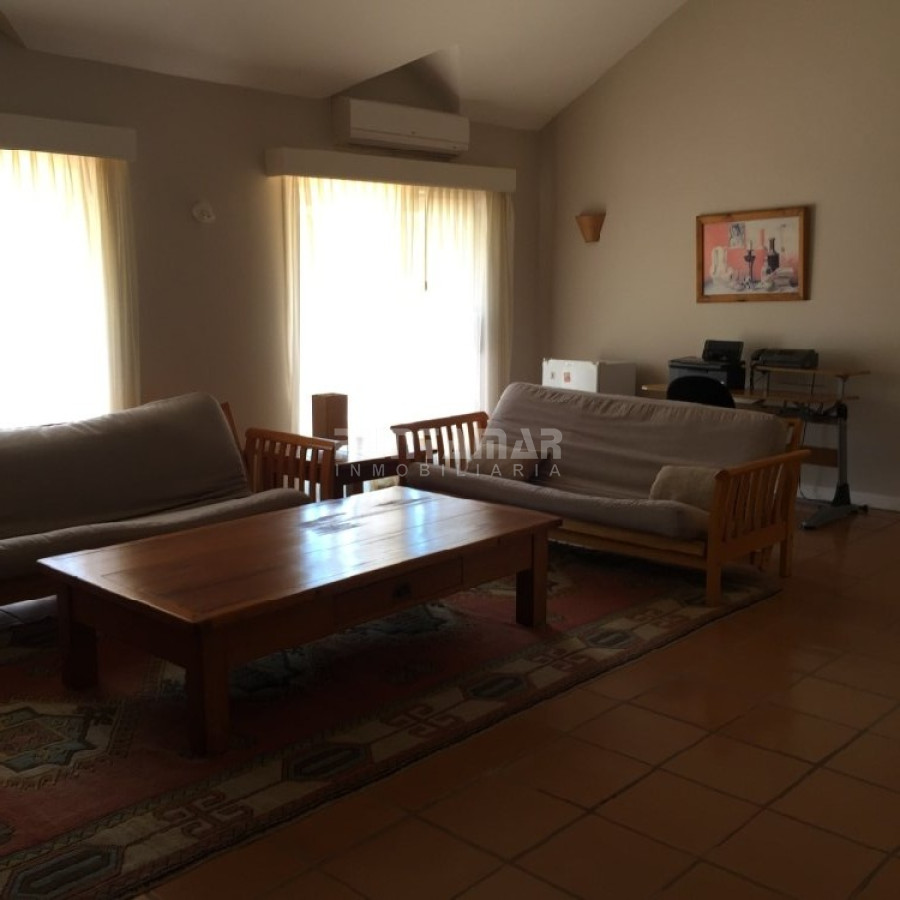 Casa ID.210352 - VENTA DE CASA EN PLAYA MANSA 5 DORMITORIOS
