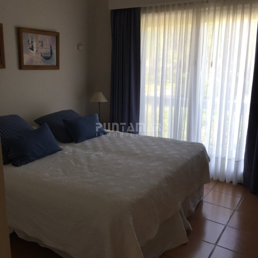 Casa ID.210352 - VENTA DE CASA EN PLAYA MANSA 5 DORMITORIOS