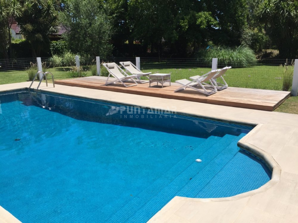 Casa ID.210352 - VENTA DE CASA EN PLAYA MANSA 5 DORMITORIOS