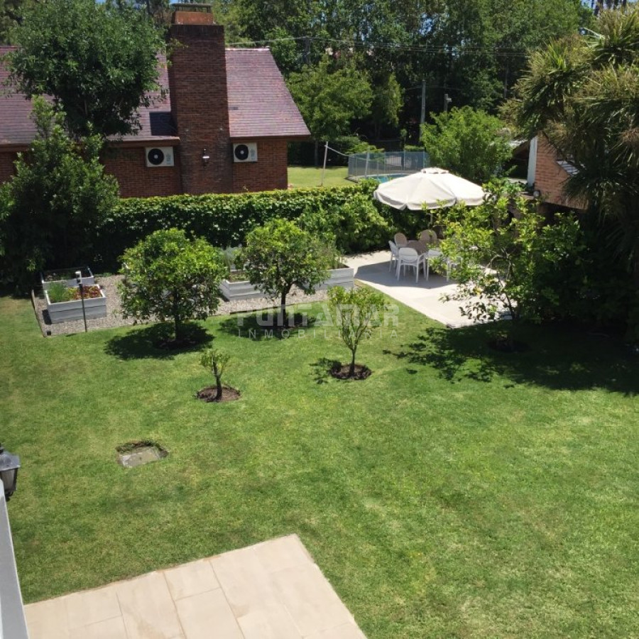 Casa ID.210352 - VENTA DE CASA EN PLAYA MANSA 5 DORMITORIOS