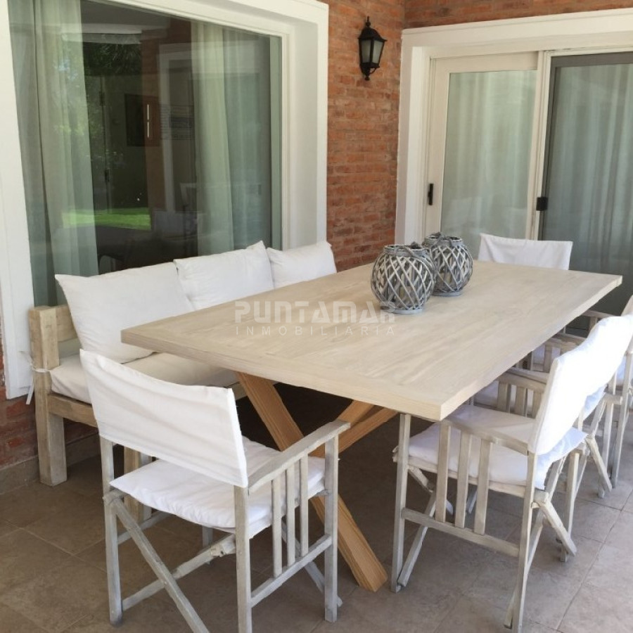 Casa ID.210352 - VENTA DE CASA EN PLAYA MANSA 5 DORMITORIOS