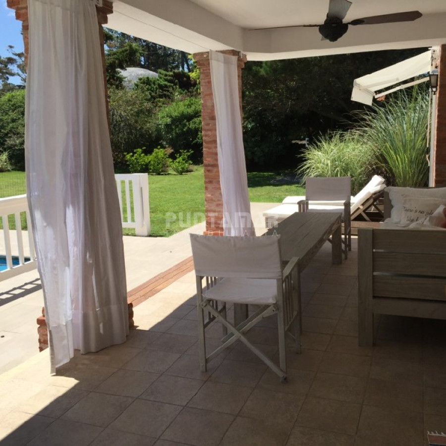 Casa ID.210352 - VENTA DE CASA EN PLAYA MANSA 5 DORMITORIOS