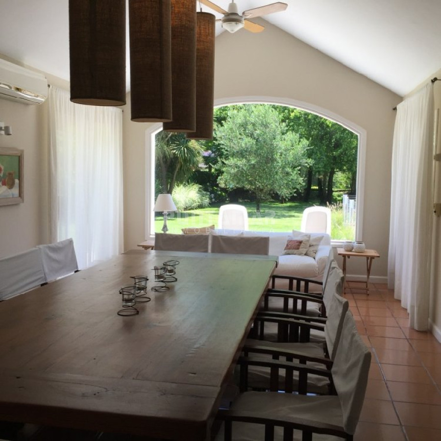 Casa ID.210352 - VENTA DE CASA EN PLAYA MANSA 5 DORMITORIOS