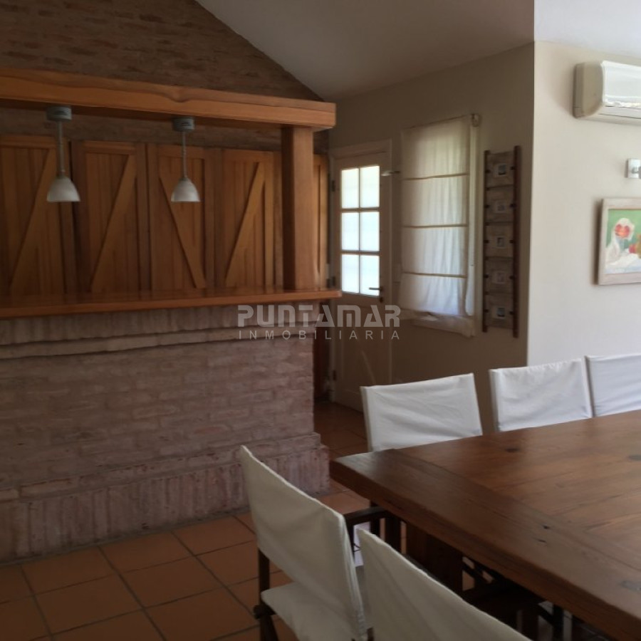 Casa ID.210352 - VENTA DE CASA EN PLAYA MANSA 5 DORMITORIOS