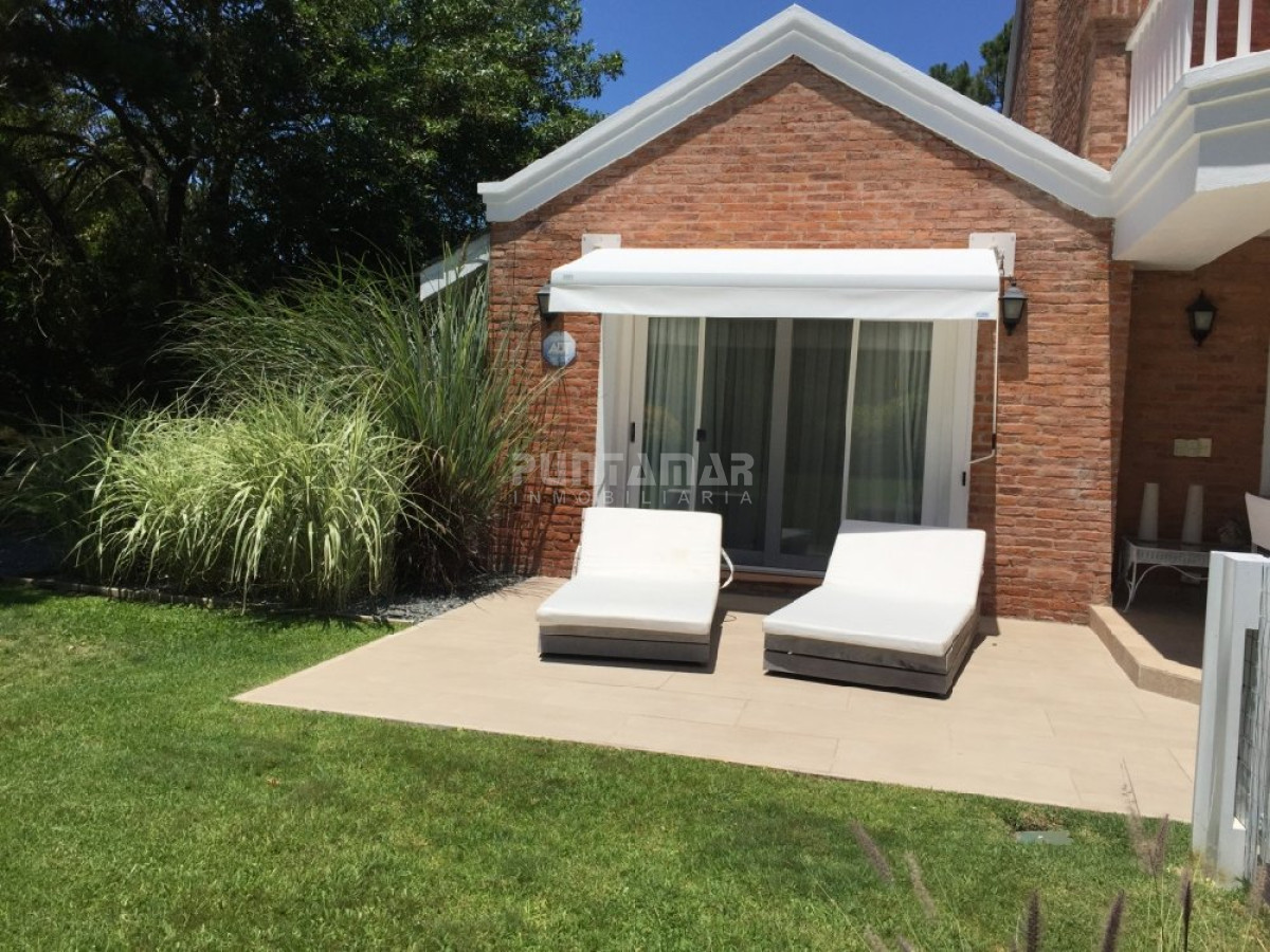 Casa ID.210352 - VENTA DE CASA EN PLAYA MANSA 5 DORMITORIOS