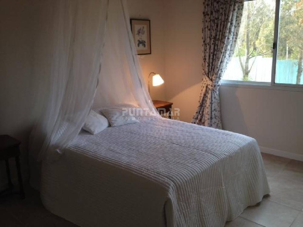 Casa ID.211041 - ALQUILER MUY LINDA CASA EN LA BARRA 3 DORMITORIOS 2 BAÑOS 