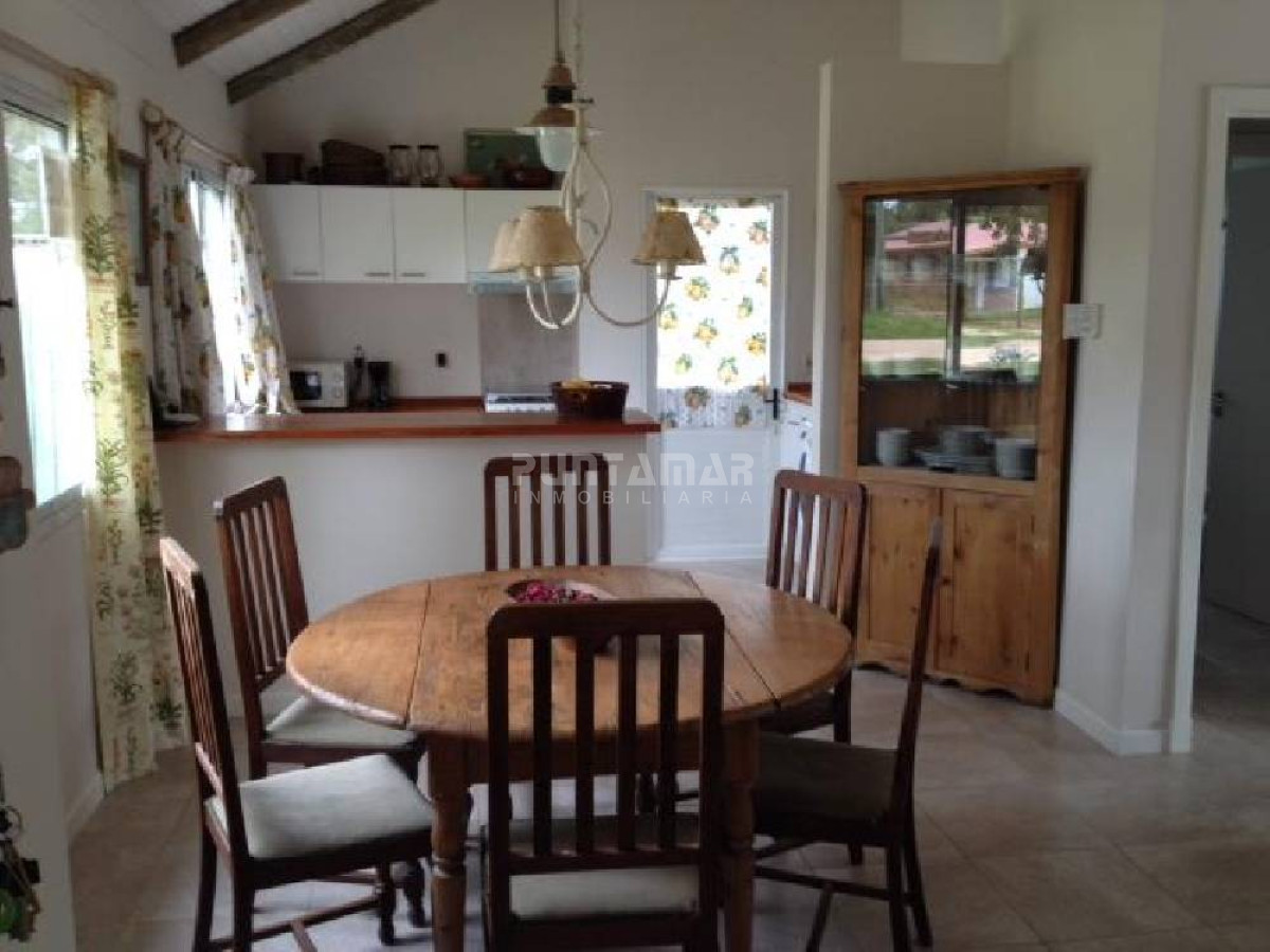 Casa ID.211041 - ALQUILER MUY LINDA CASA EN LA BARRA 3 DORMITORIOS 2 BAÑOS 