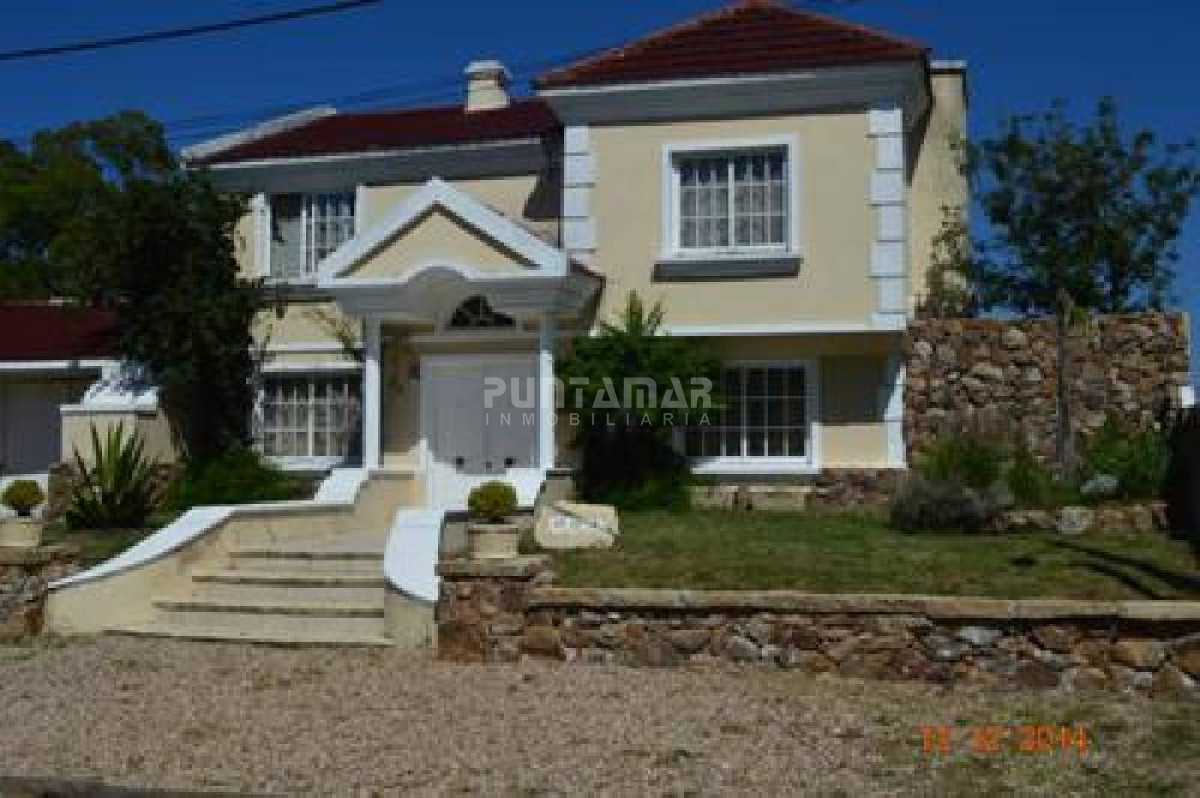 Casa ID.211045 - Casa en Pinares, 3 dormitorios *