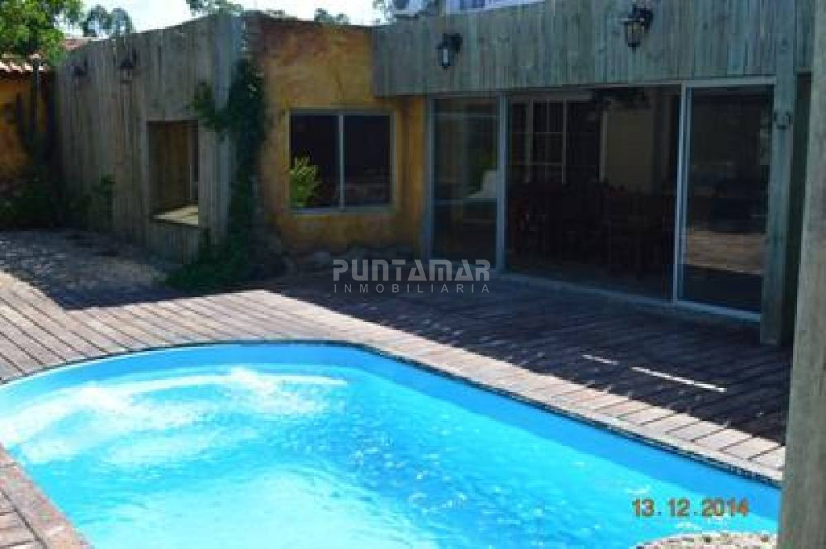 Casa ID.211045 - Casa en Pinares, 3 dormitorios *