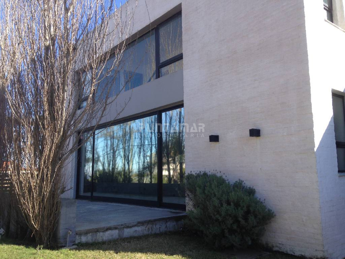 Casa ID.211059 - ALQUILER DE CASA EN MANANTIALES 4 DORMITORIOS