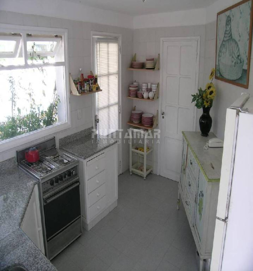 Casa ID.211071 - MUY LINDA CASA DE 4 DORMITORIOS CON PISCINA EN LA BARRA 