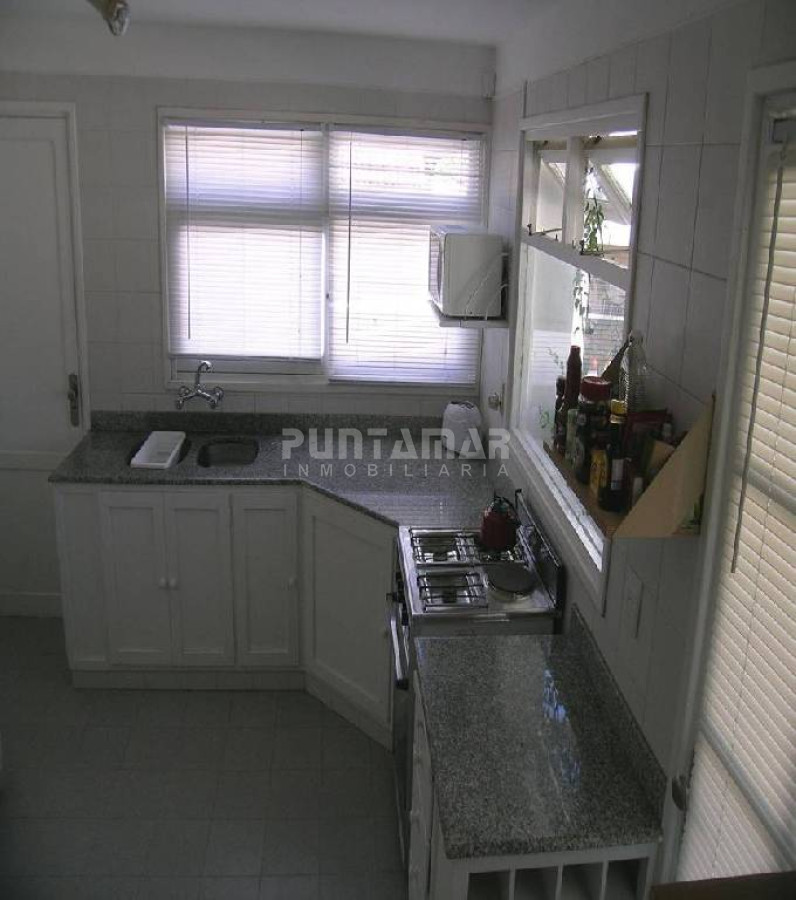 Casa ID.211071 - MUY LINDA CASA DE 4 DORMITORIOS CON PISCINA EN LA BARRA 