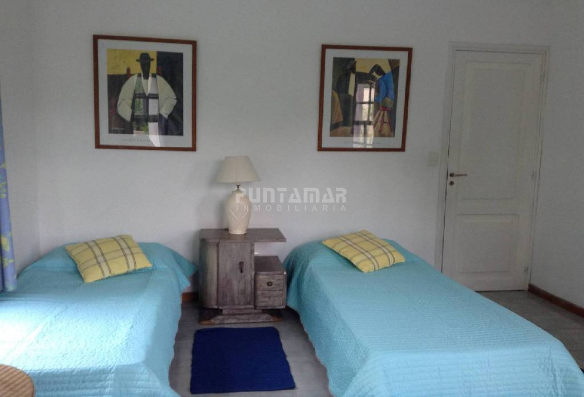 Casa ID.211071 - MUY LINDA CASA DE 4 DORMITORIOS CON PISCINA EN LA BARRA 