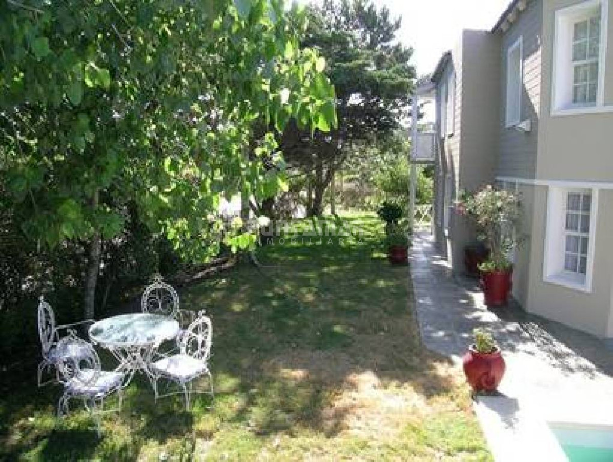 Casa ID.211071 - MUY LINDA CASA DE 4 DORMITORIOS CON PISCINA EN LA BARRA 