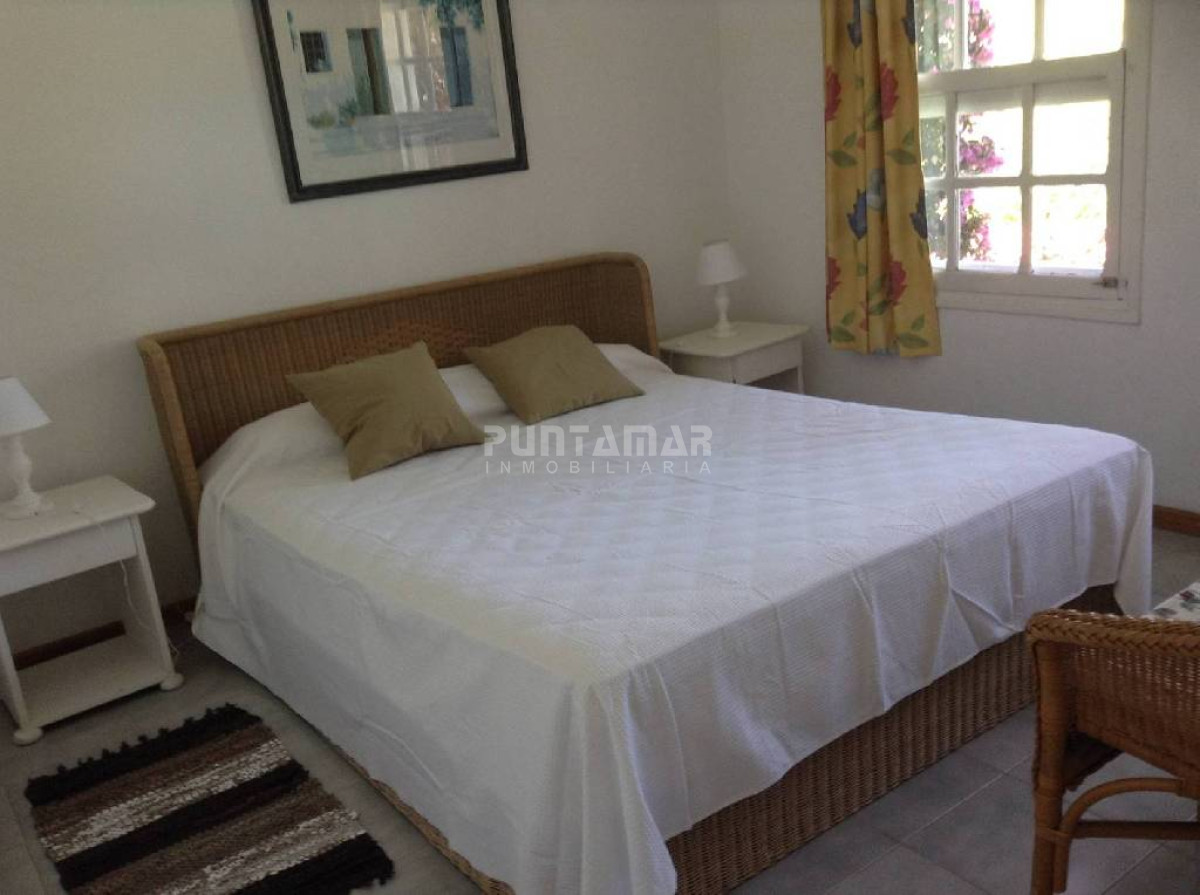 Casa ID.211071 - MUY LINDA CASA DE 4 DORMITORIOS CON PISCINA EN LA BARRA 