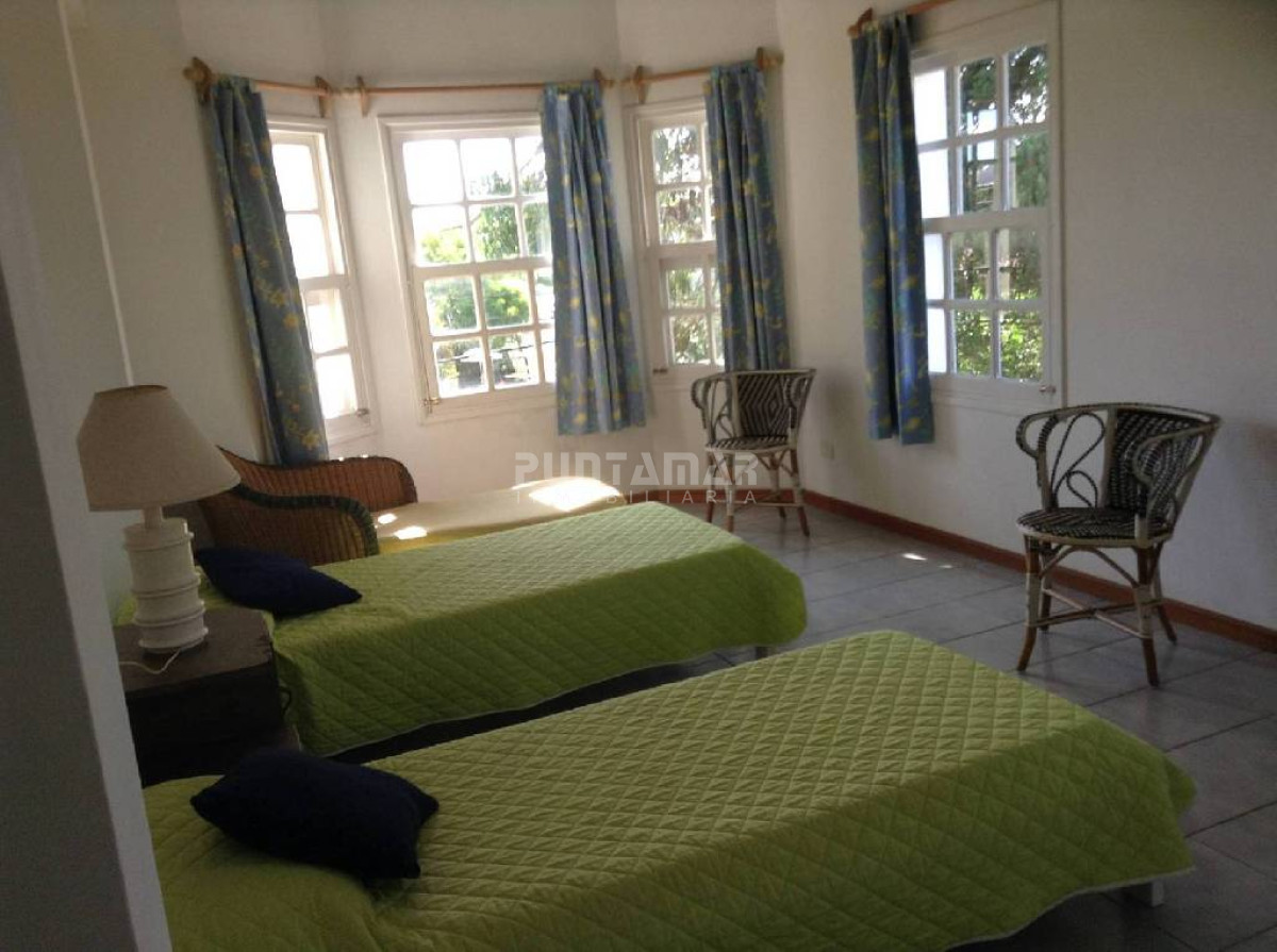 Casa ID.211071 - MUY LINDA CASA DE 4 DORMITORIOS CON PISCINA EN LA BARRA 