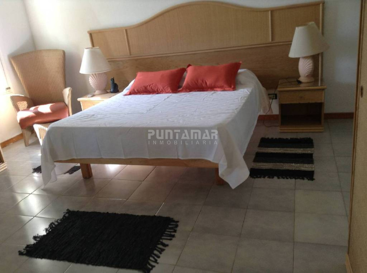 Casa ID.211071 - MUY LINDA CASA DE 4 DORMITORIOS CON PISCINA EN LA BARRA 