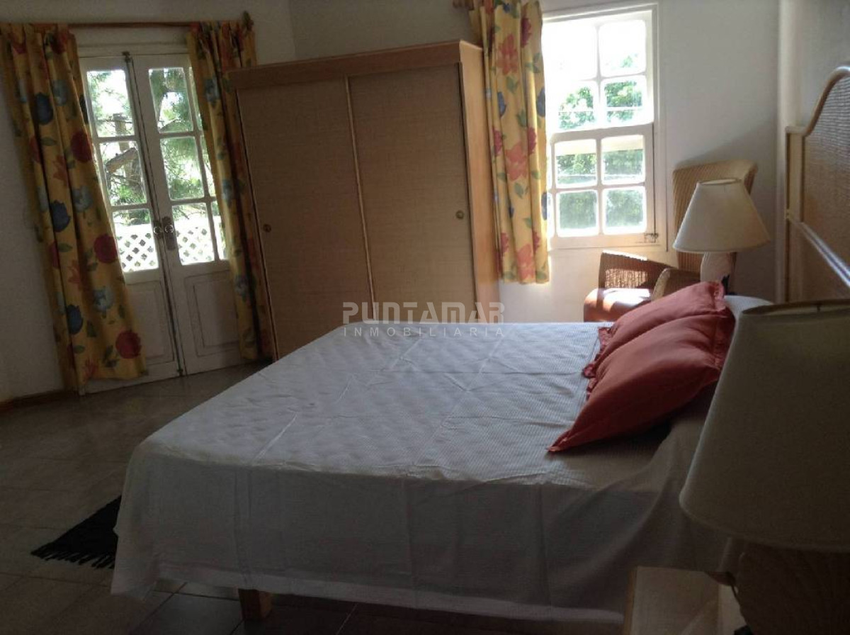 Casa ID.211071 - MUY LINDA CASA DE 4 DORMITORIOS CON PISCINA EN LA BARRA 