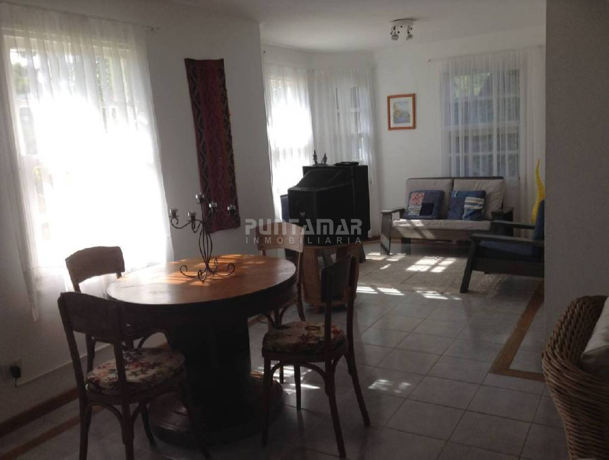 Casa ID.211071 - MUY LINDA CASA DE 4 DORMITORIOS CON PISCINA EN LA BARRA 