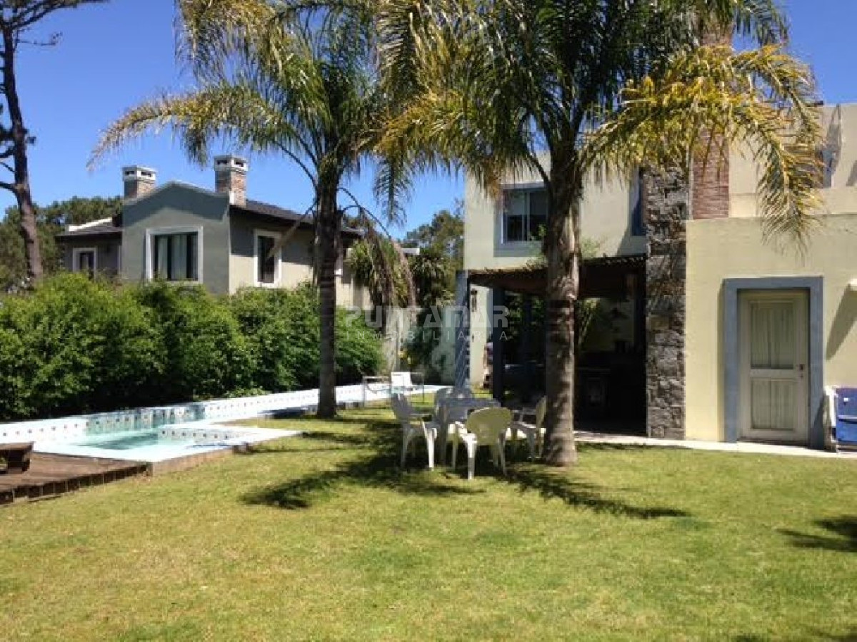 Casa ID.211117 - HERMOSA CASA DE 3 DORMITORIOS EN MONTOYA CON PISCINA Y A METROS DE LA PLAYA