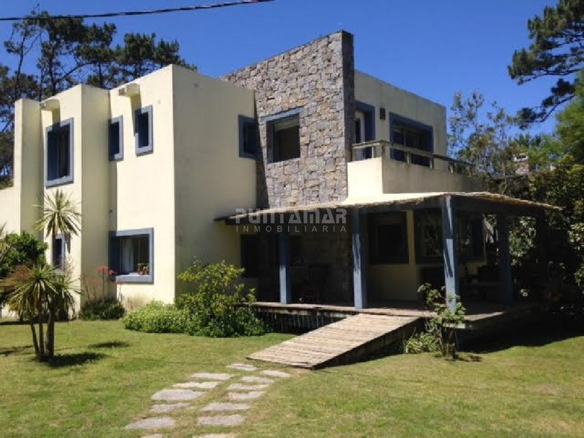 Casa ID.211117 - HERMOSA CASA DE 3 DORMITORIOS EN MONTOYA CON PISCINA Y A METROS DE LA PLAYA