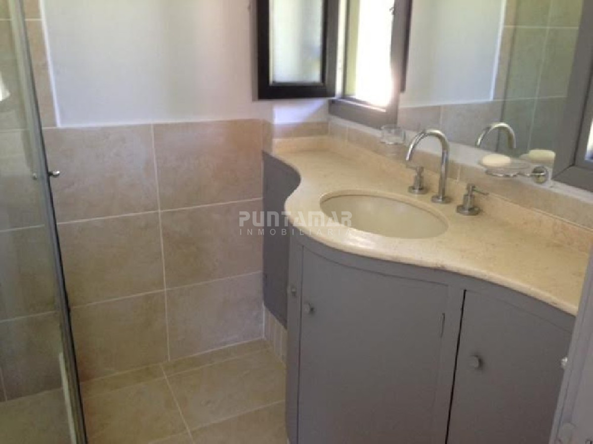 Casa ID.211121 - Casa en alquiler, Rincón del Indio con Piscina
