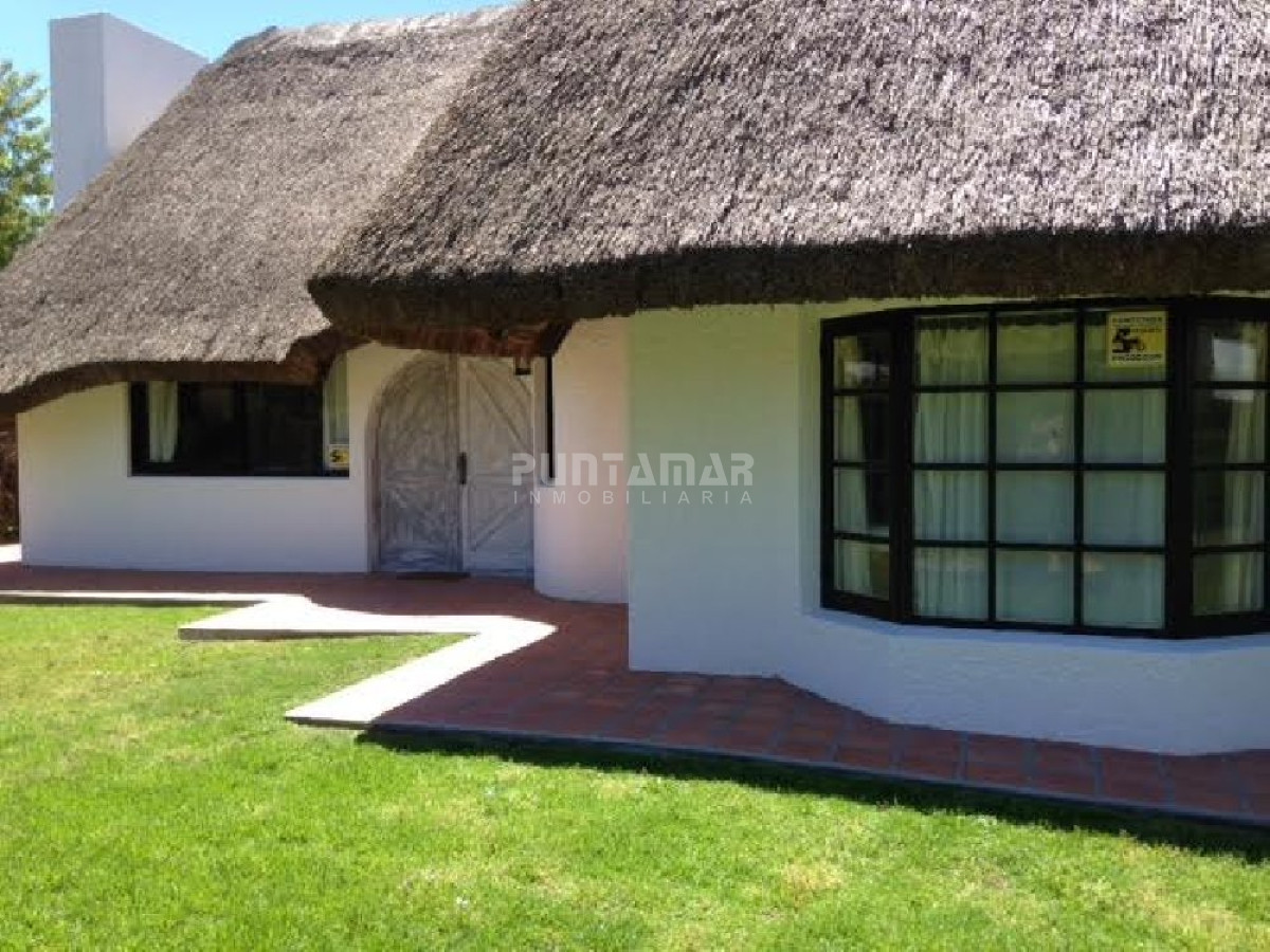 Casa ID.211121 - Casa en alquiler, Rincón del Indio con Piscina