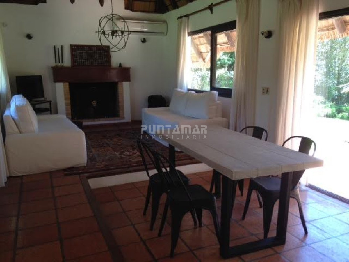 Casa ID.211121 - Casa en alquiler, Rincón del Indio con Piscina