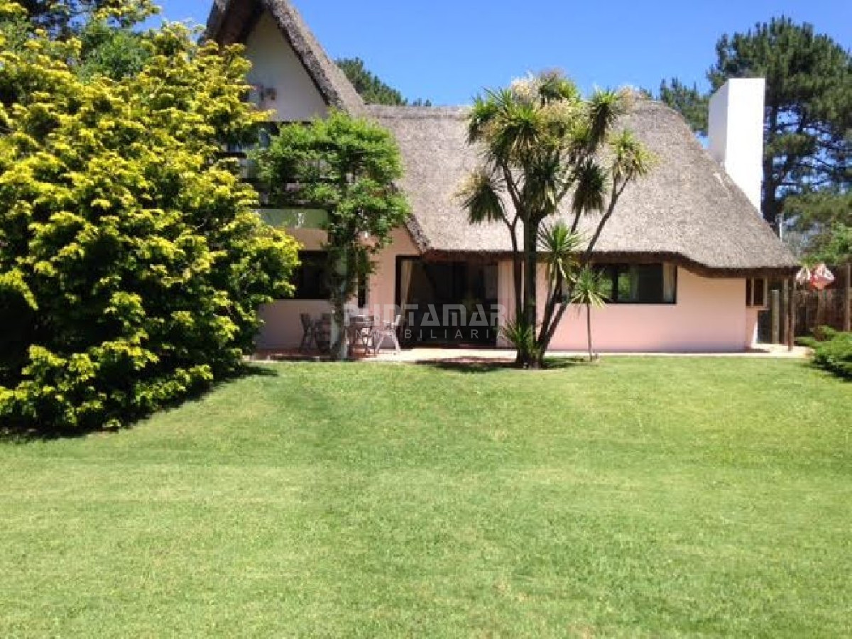 Casa ID.211121 - Casa en alquiler, Rincón del Indio con Piscina