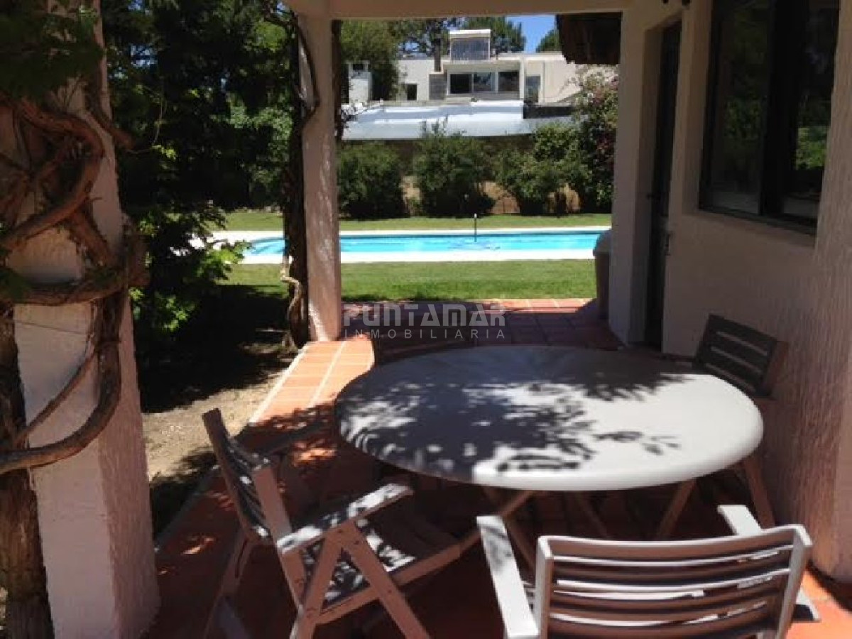 Casa ID.211121 - Casa en alquiler, Rincón del Indio con Piscina