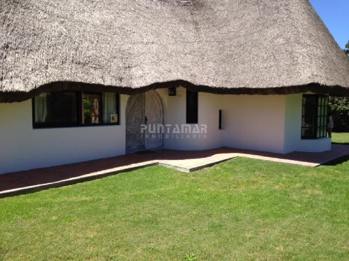 Casa ID.211121 - Casa en alquiler, Rincón del Indio con Piscina