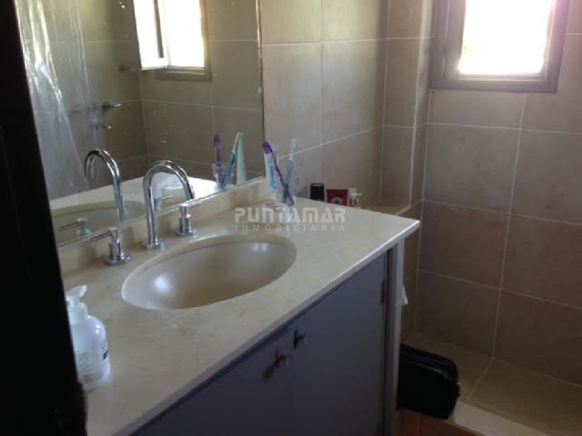 Casa ID.211121 - Casa en alquiler, Rincón del Indio con Piscina