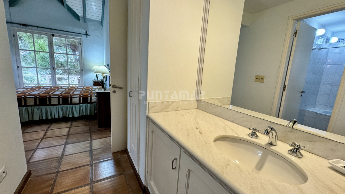 Casa ID.213702 - ALQUILER  CASA 4 DORMITORIOS  EN EL CORAZON DE LA BARRA