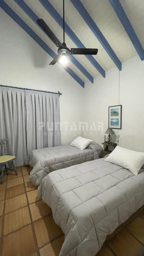 Casa ID.213702 - ALQUILER  CASA 4 DORMITORIOS  EN EL CORAZON DE LA BARRA