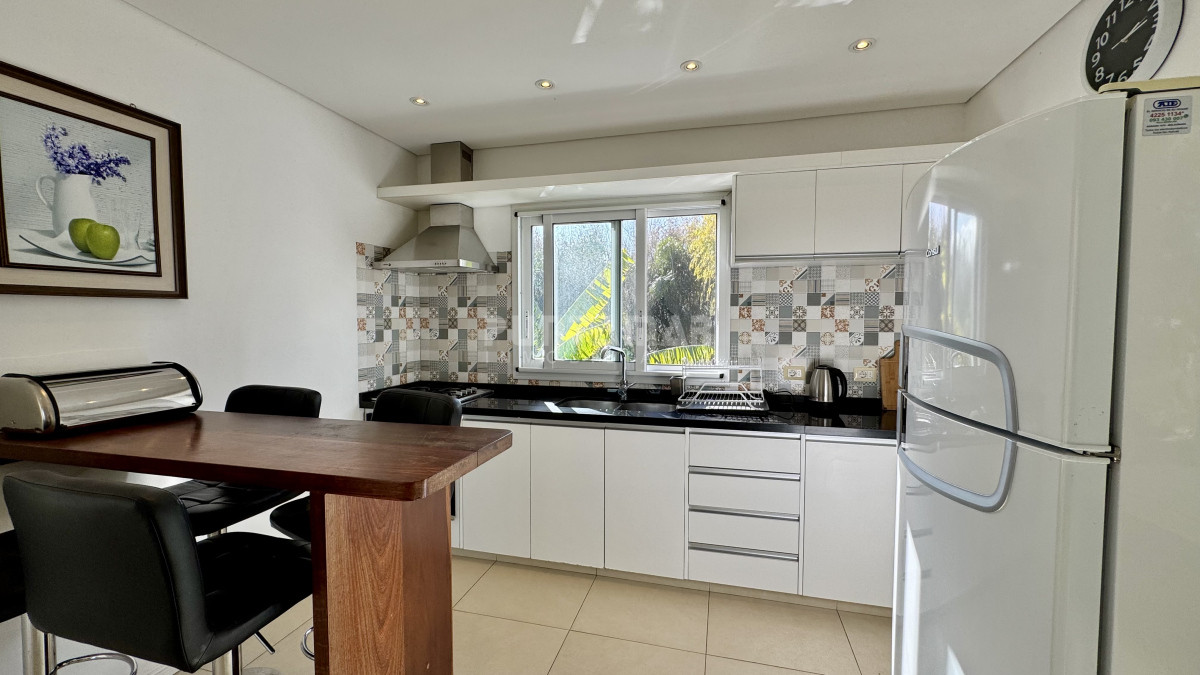 Casa ID.213690 - MODERNA CASA DE 3 DORMITORIOS CON PISCINA EN EL TESORO 