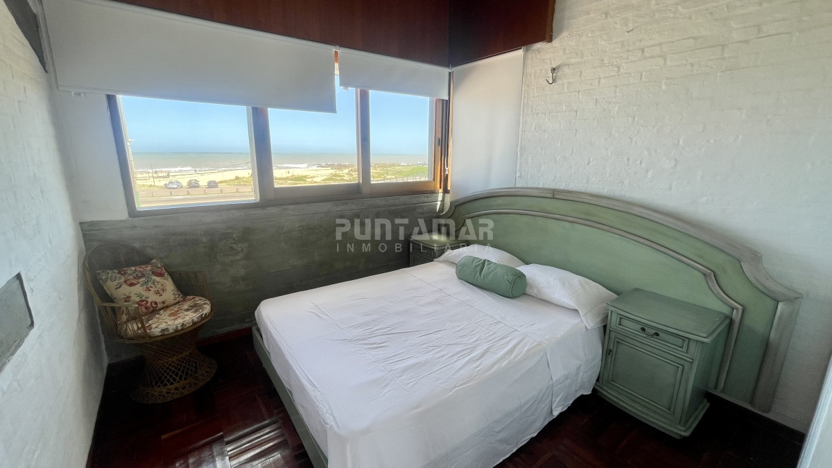 Casa ID.213196 - CASA 4 DORMITORIOS Y MEDIO CON PISCINA FRENTE AL PARADOR DE MONTOYA