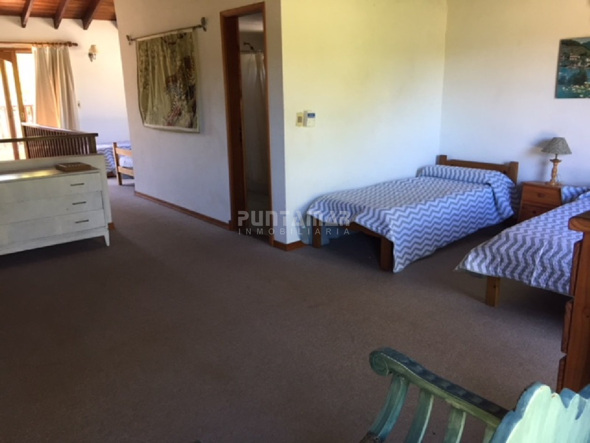 Casa ID.210621 - ALQUILER CASA DE 5 DORMIS CON PISCINA