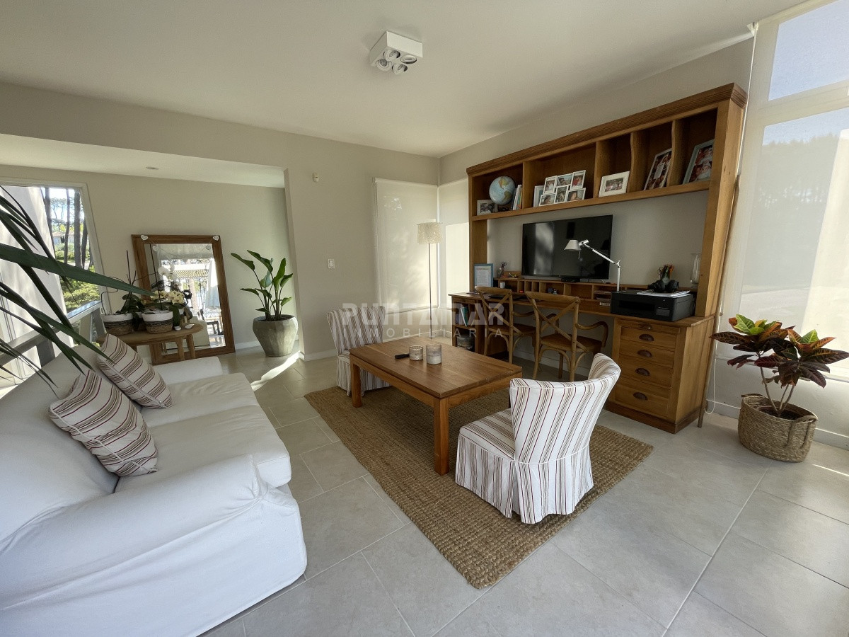 Casa ID.212480 - VENTA DE CASA 4 DORMITORIOS EN MONTOYA