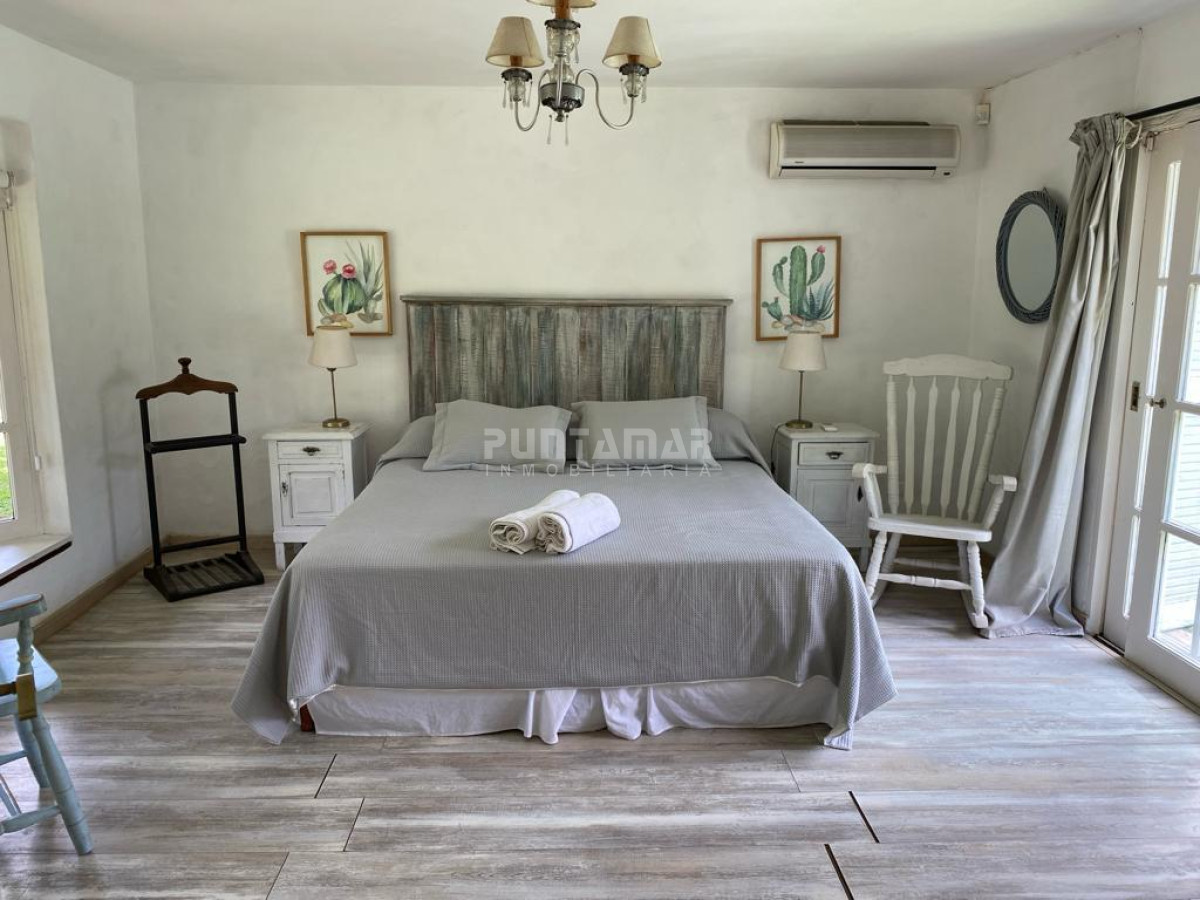 Casa ID.213540 - HERMOSA CASA DE 4 DORMITORIOS Y PISCINA A 300 METROS DEL MAR