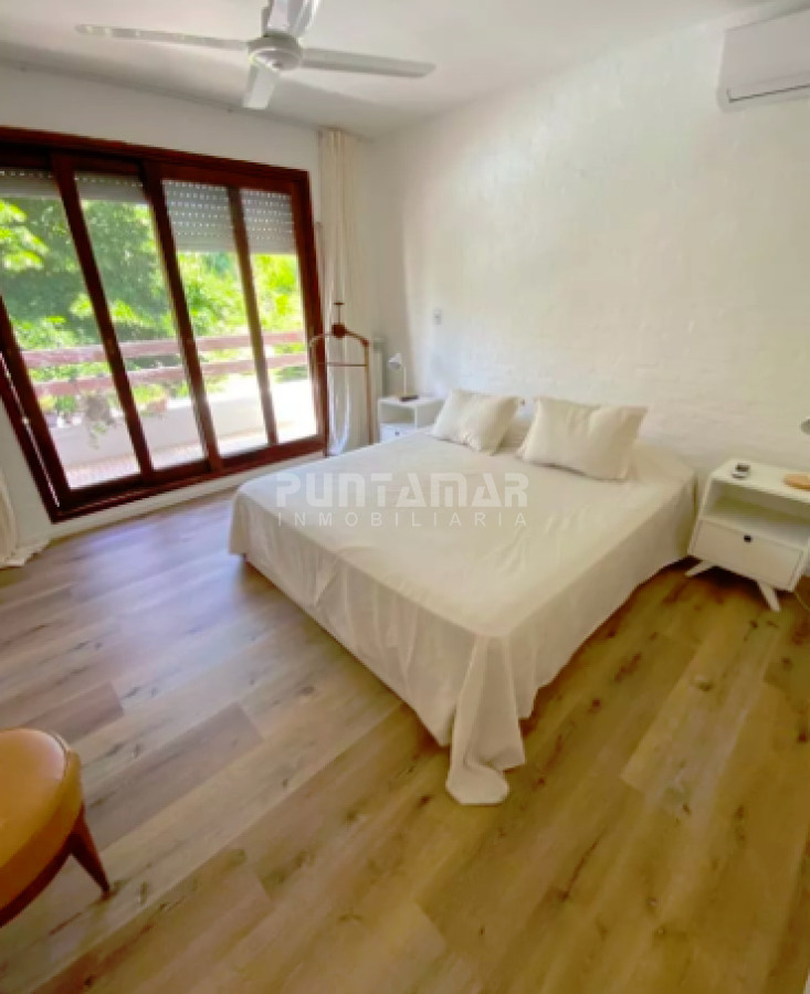 Casa ID.213446 - HERMOSA CASA DE 5 DORMS EN LA MANSA CON PISCINA Y CANCHA DE PADEL