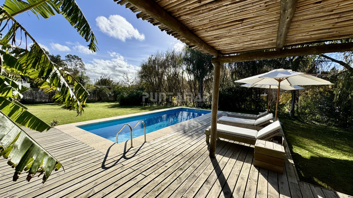 Casa ID.213690 - MODERNA CASA DE 3 DORMITORIOS CON PISCINA EN EL TESORO 