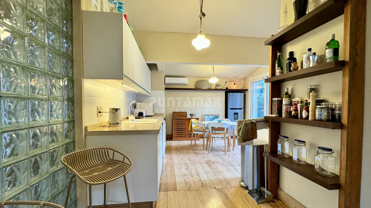 Casa ID.213532 - ALQUILER CASA DE DISEÑO DE 3 DORMITORIOS CON PISCINA EN SAN RAFAEL 