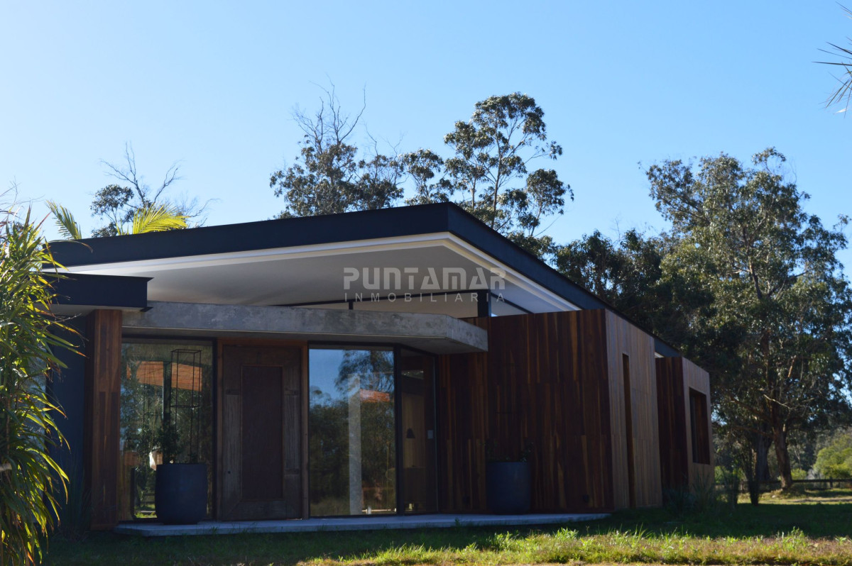 Casa ID.212843 - MODERNA CASA DE 3 DORMITORIOS EN ALQUILER EN BARRIO CERRADO POLO DEL ESTE