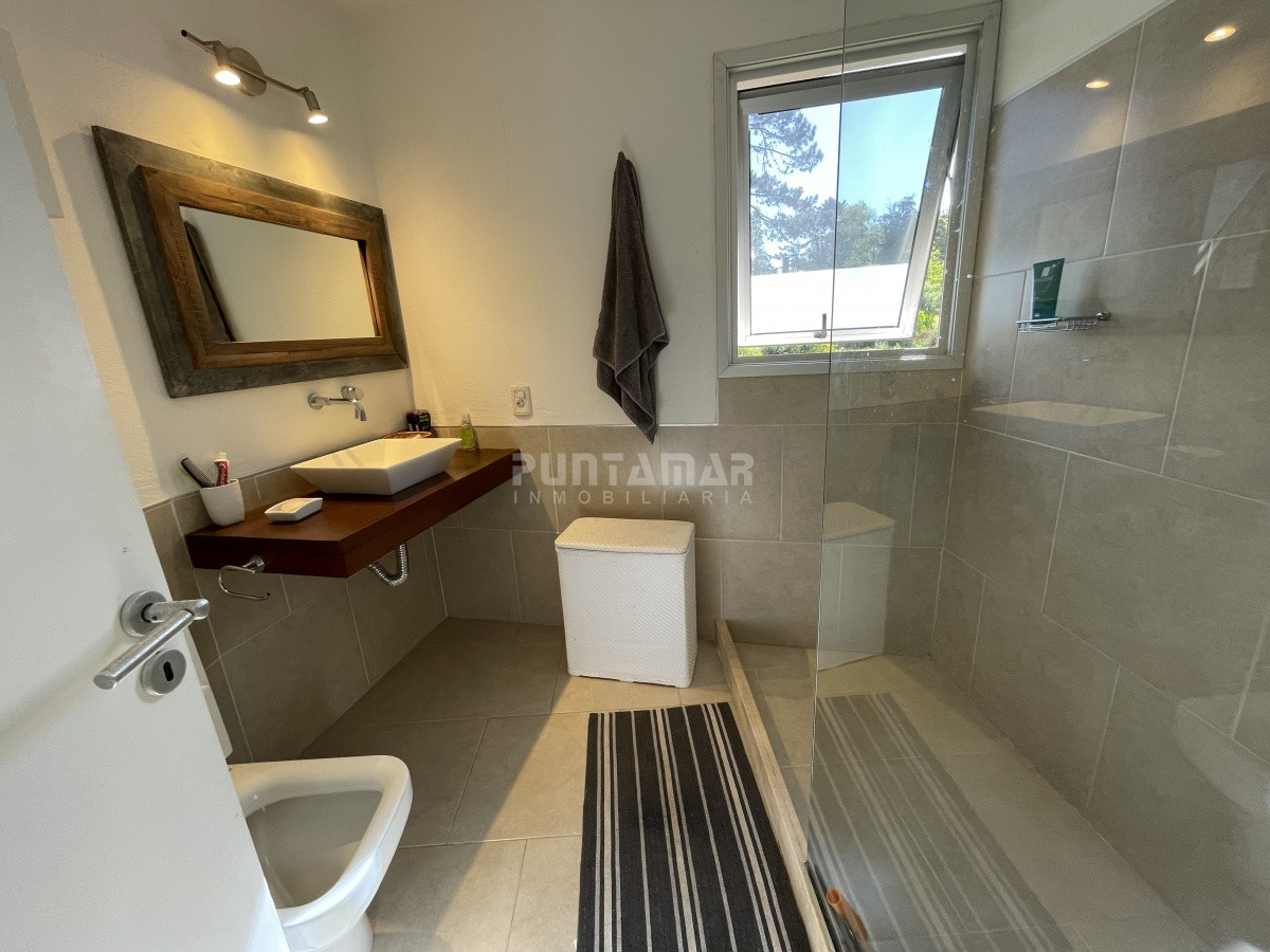 Casa ID.212480 - VENTA DE CASA 4 DORMITORIOS EN MONTOYA