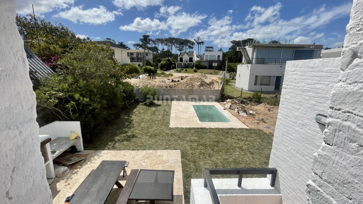 Casa ID.213196 - CASA 4 DORMITORIOS Y MEDIO CON PISCINA FRENTE AL PARADOR DE MONTOYA