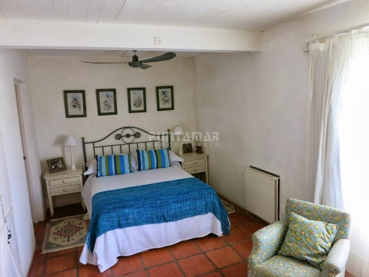 Casa ID.213065 - CASA DE 4 DORMITORIOS EN LA MEJOR ZONA DE LA BARRA