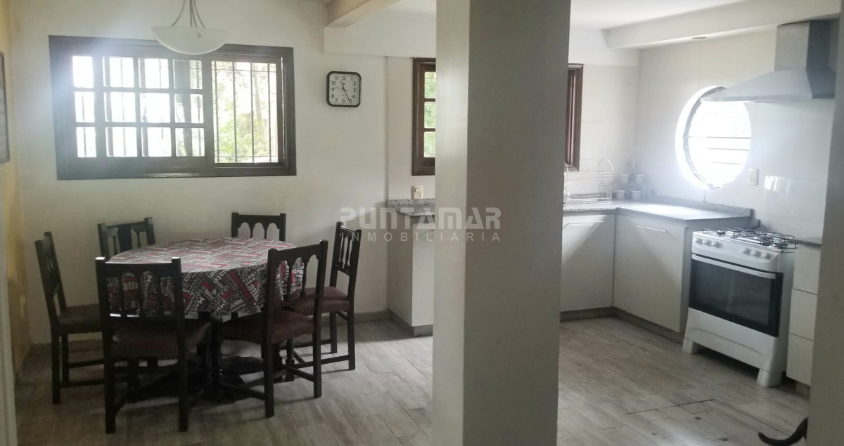 Casa ID.212770 - CASA DE 3 PLANTAS EN PARADA 7 DE LA MANSA, CON 4 DORMITORIOS Y DEPENDENCIA DE SERVICIO